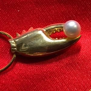 14K Gold-plated lobster claw with pearl necklace